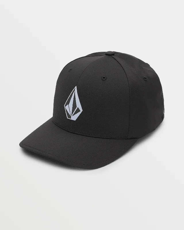 Comfort-Fit Men's JeansStone Tech Flexfit Delta Hat - Black