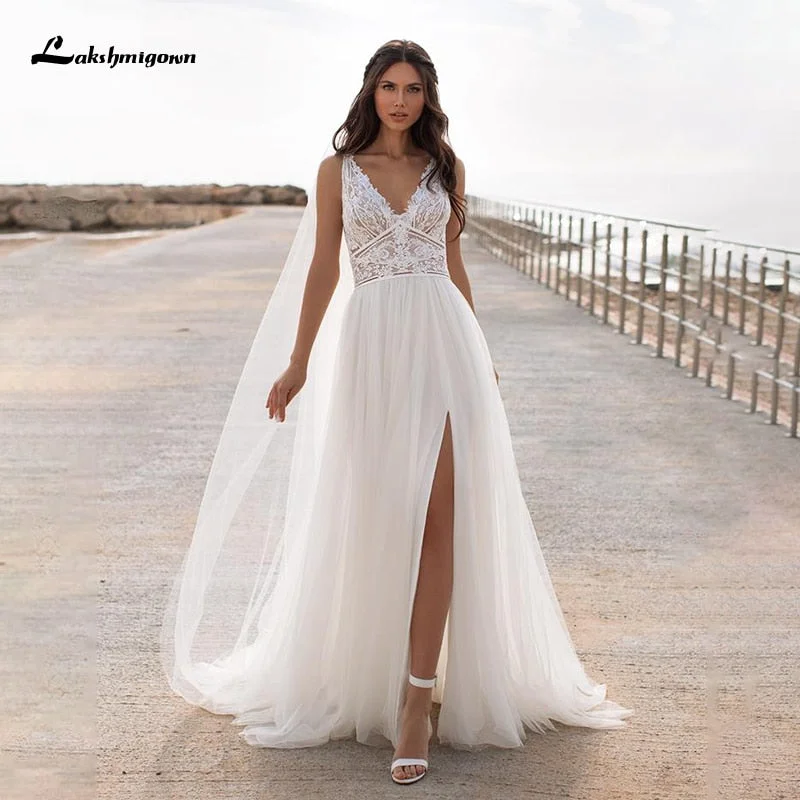 Retro DressRoycebridal Lakshmigown High Slit A Line Wedding Dresses 2021 V Neck Backless Lace Appliques Boho Beach Tulle Bridal Gown vestido de novia Retro DressRoycebridal Lakshmigown High Slit A Line Wedding Dresses 2021 V Neck Backless Lace Appliques Boho Beach Tulle Bridal Gown vestido de novia