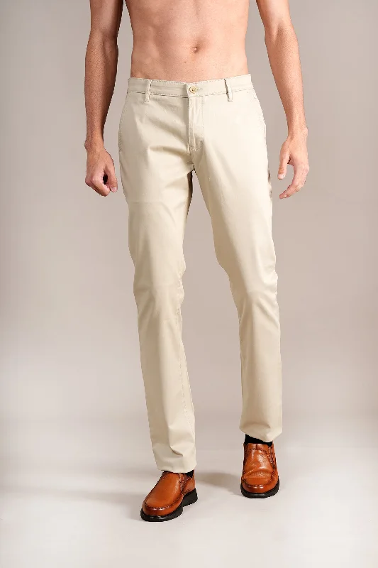 Men's Pants with Functional PocketsMen's Beige Solid Non-Pleated Casual Trouser