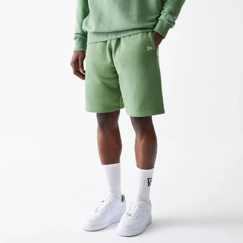 Men's Skinny Jeans for a Trendy LookNew Era Essential Green Oversized Shorts