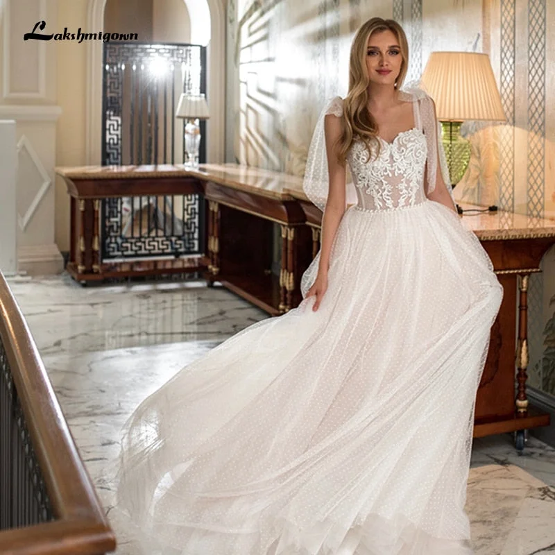 Chic DressCharming A-line Tulle Bridal Gowns with dot 2021 Fashion Appliques Lace Sweep Train Plus Size Wedding Gowns Chic DressCharming A-line Tulle Bridal Gowns with dot 2021 Fashion Appliques Lace Sweep Train Plus Size Wedding Gowns