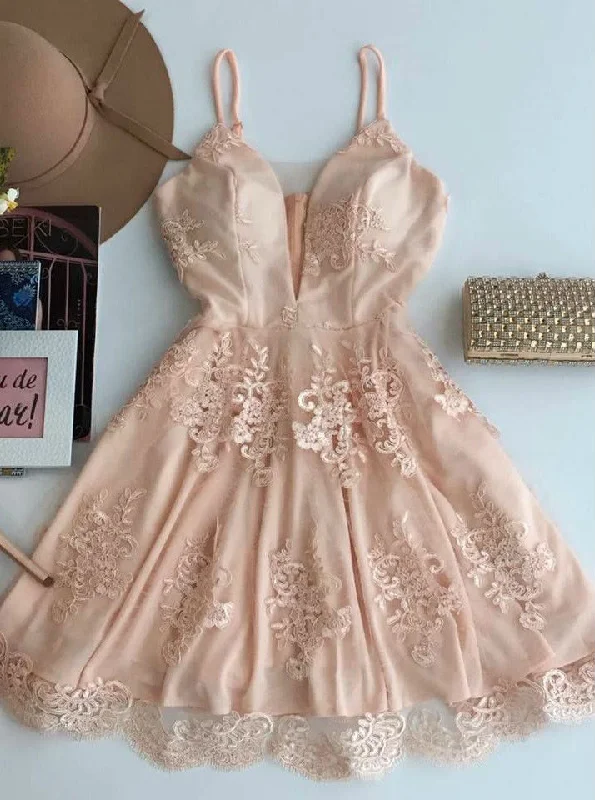 Chic DressShort Champagne Tulle Homecoming Dress A-Line Spaghetti Straps Homecoming Dress