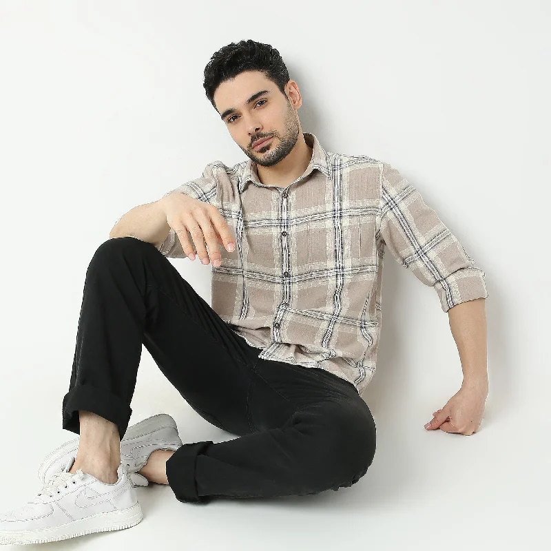 Men's Spread-Collar Shirts for a Bold StatementRegular Fit Checkered Shirt