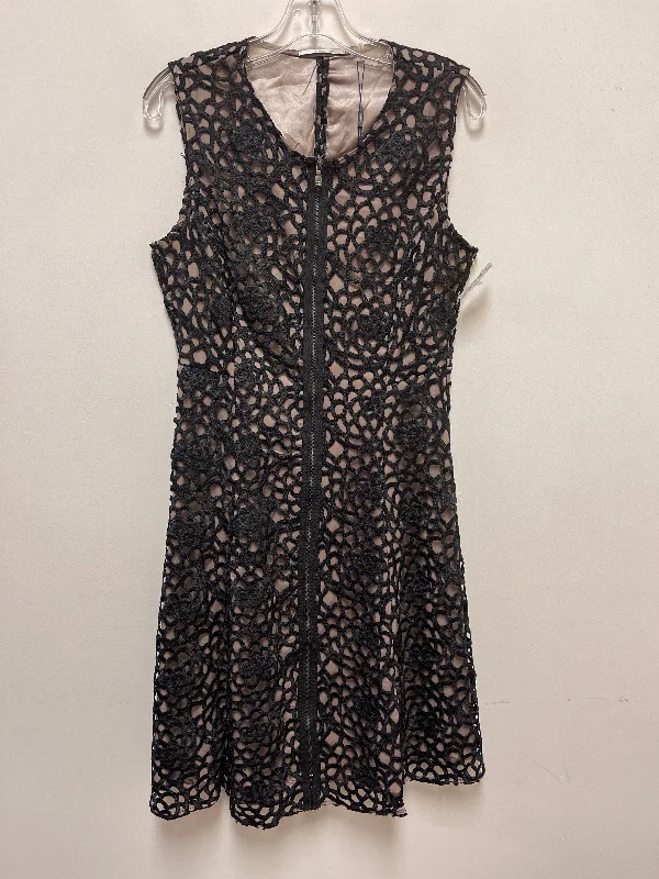 women's curve-hugging dressesDress Casual Short By T Tahari In Black & Cream, Size: L